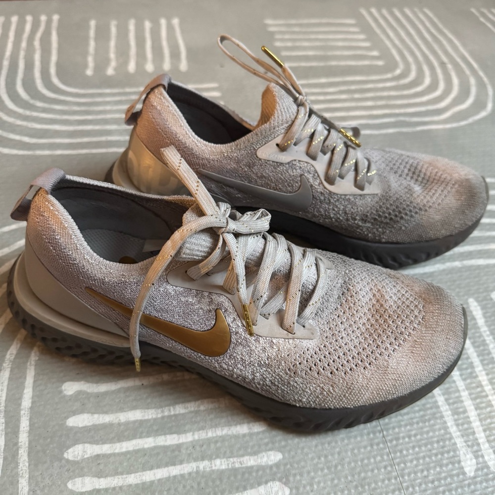 Women’s Nike Epic React Flyknit Shoes Size 7.5